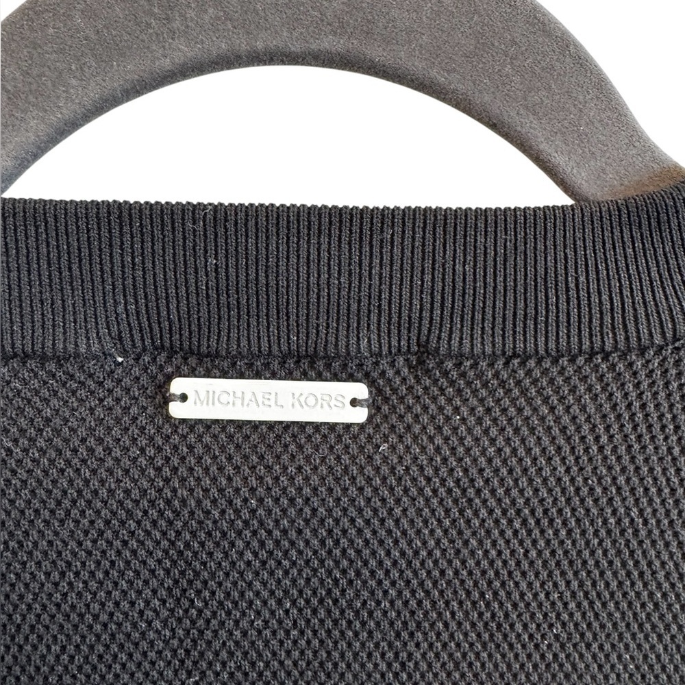 Michael Kors
Logo Tape Textured Knit Short-Sleeve Sweater - Picture 7 of 9